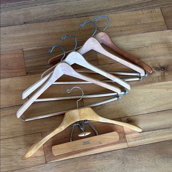 5 wooden hangers - Picture 1 of 2